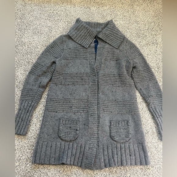 American Eagle Cardigan Collared With Snap Button Closure In Size M Gray Color - Picture 1 of 8